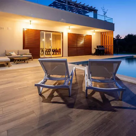 Santa Lucia Hébergement de vacances Turanj